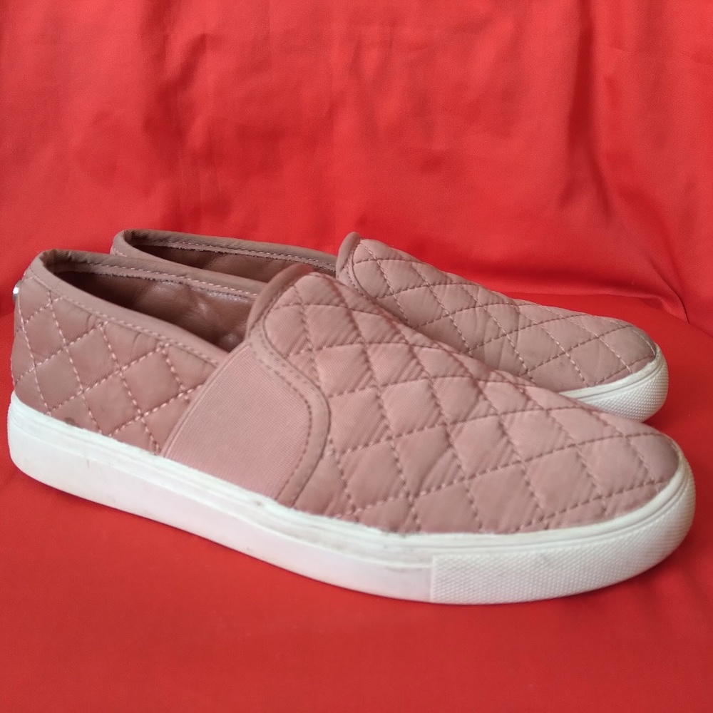 Steve Madden Slip On Quilted Shoes Size 6